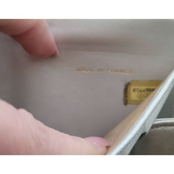 CHANEL Gold Caviar Small Wallet GUC Authentic and Gorgeous - Picture 9 of 9